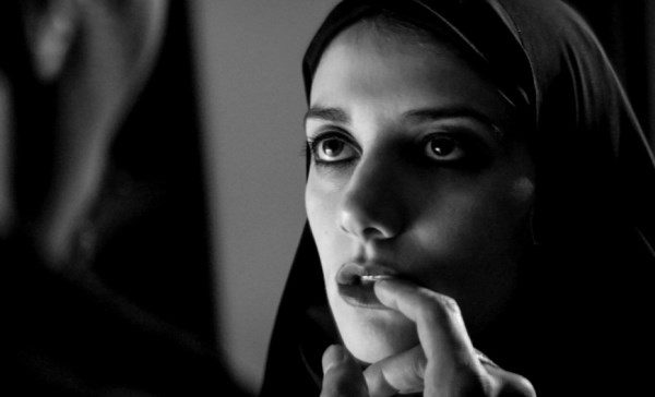 Mergina naktį namo grįžta viena – pirmasis Irano vampyriškas vesternas