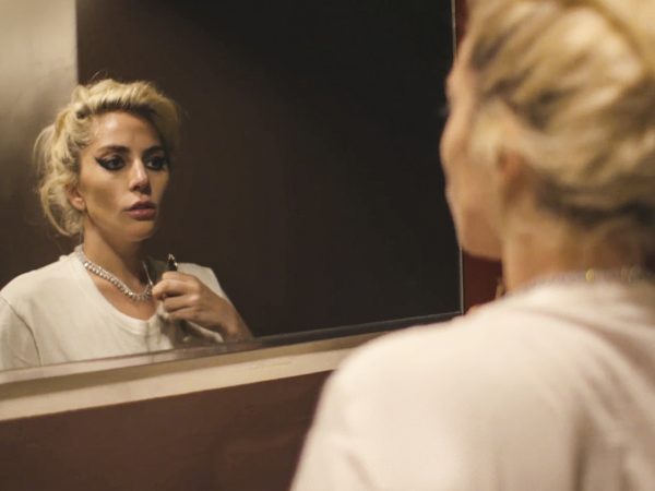 Žvaigždė užkulisiuose – „Gaga: penkios pėdos ir du coliai“